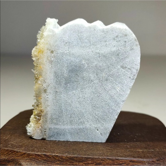 ✨Charged✨ carved Angel quartz cluster - Picture 2 of 4